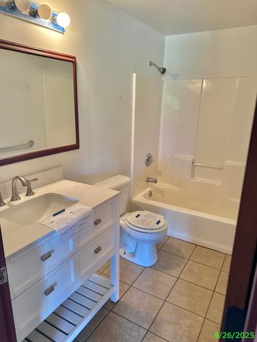 1690 NE Beacon Drive, Grants Pass, OR 97526