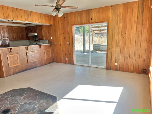 1690 NE Beacon Drive, Grants Pass, OR 97526