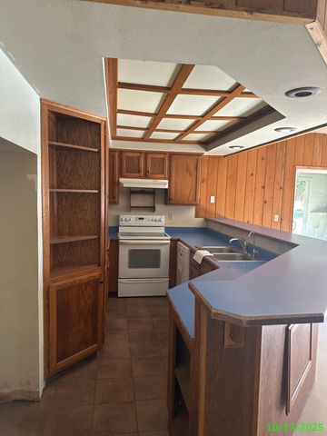 1690 NE Beacon Drive, Grants Pass, OR 97526