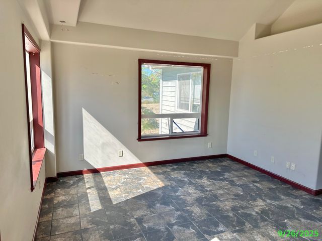 1690 NE Beacon Drive, Grants Pass, OR 97526