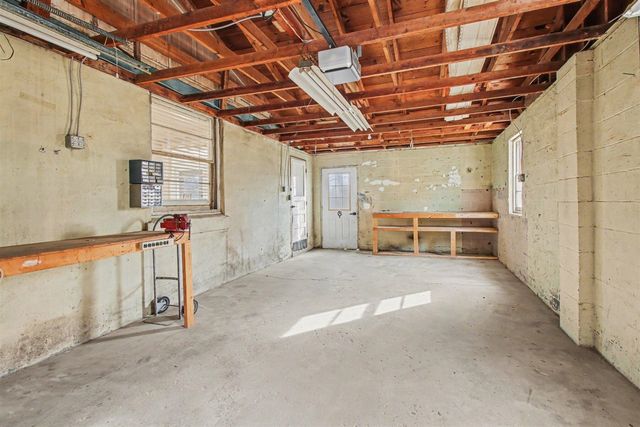 7134 Maplewood Drive, Temperance, MI 48182