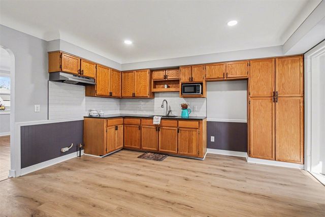 7134 Maplewood Drive, Temperance, MI 48182