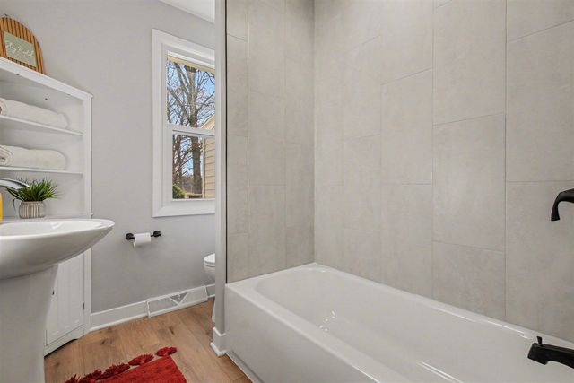 7134 Maplewood Drive, Temperance, MI 48182