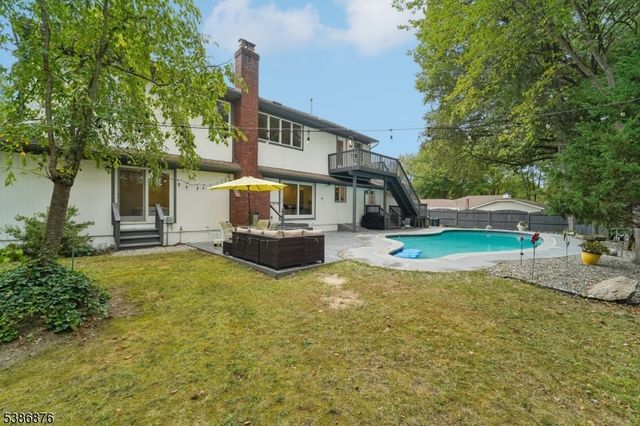 11 Nemic Ln, Hanover Twp., NJ 07981