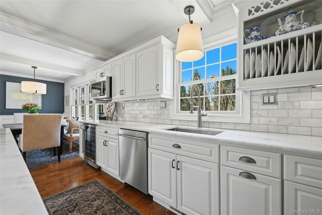 25 Lighthouse Road, Southold, NY 11971