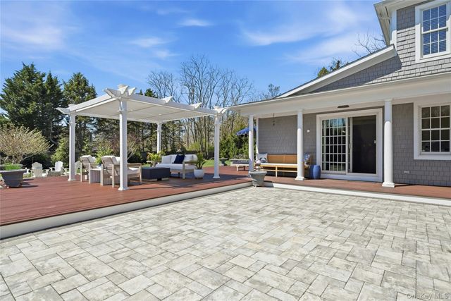 25 Lighthouse Road, Southold, NY 11971