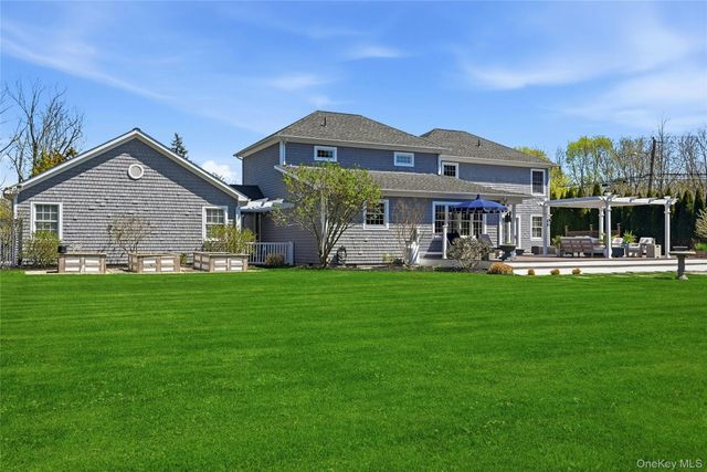 25 Lighthouse Road, Southold, NY 11971