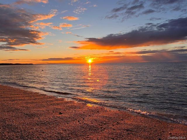 25 Lighthouse Road, Southold, NY 11971