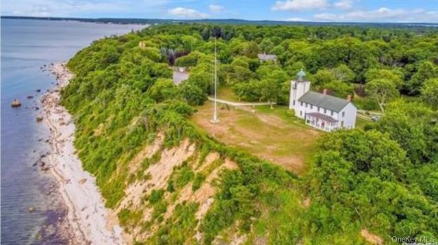25 Lighthouse Road, Southold, NY 11971