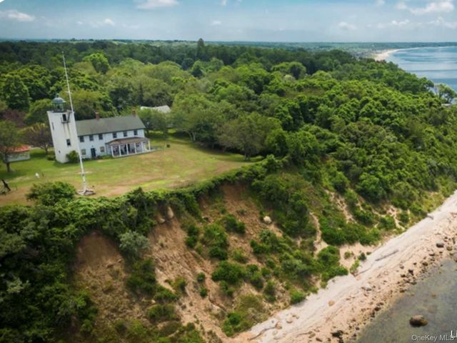25 Lighthouse Road, Southold, NY 11971