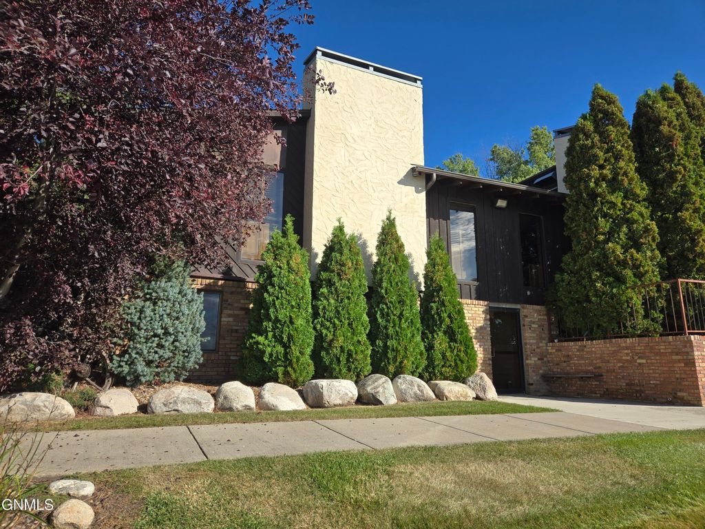 1424 Century Avenue W, Bismarck, ND 58503 photo 2
