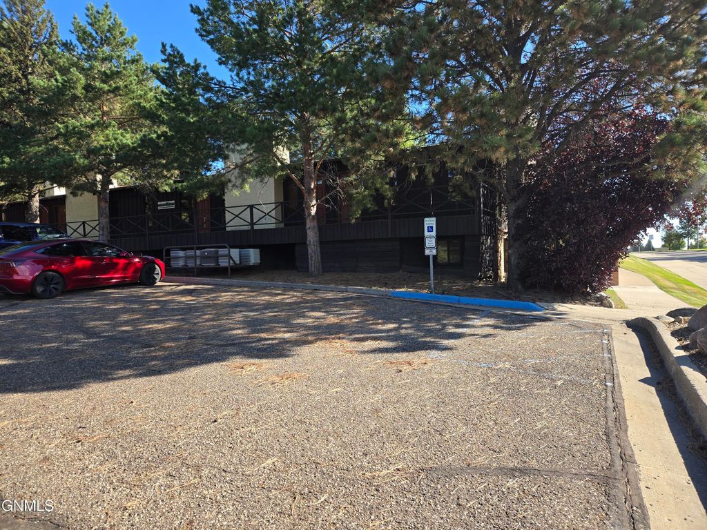 1424 Century Avenue W, Bismarck, ND 58503 photo 9