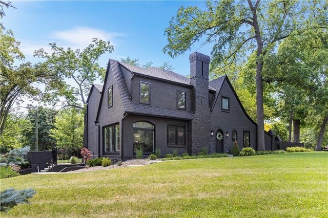 5500 Mission Road, Fairway, KS 66205