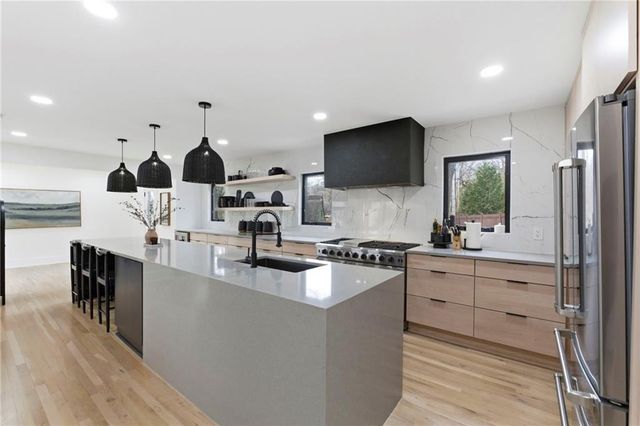 5500 Mission Road, Fairway, KS 66205