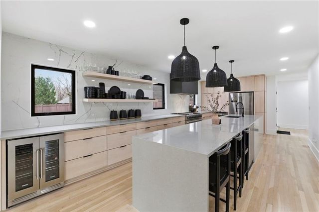 5500 Mission Road, Fairway, KS 66205