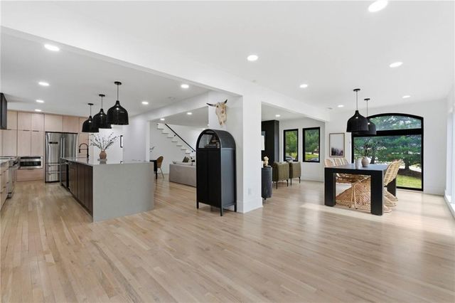 5500 Mission Road, Fairway, KS 66205