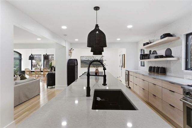 5500 Mission Road, Fairway, KS 66205