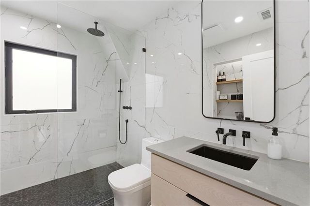 5500 Mission Road, Fairway, KS 66205