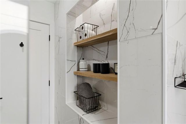 5500 Mission Road, Fairway, KS 66205