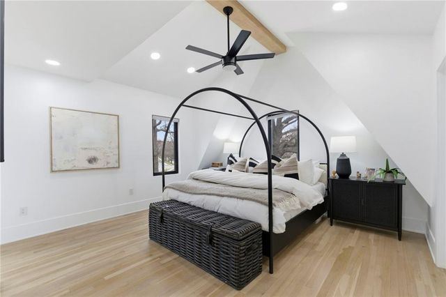 5500 Mission Road, Fairway, KS 66205