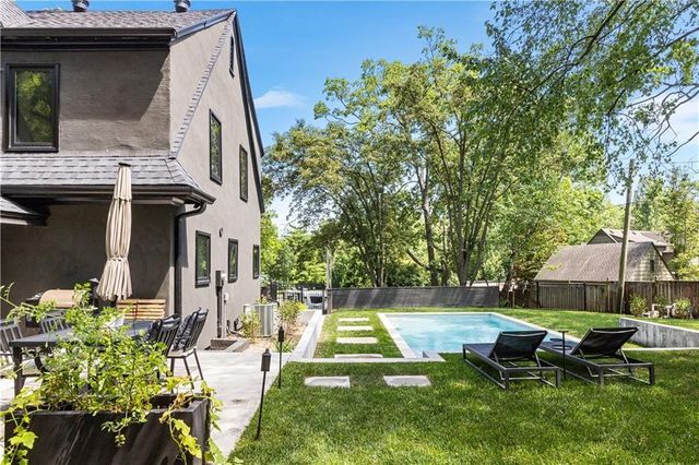 5500 Mission Road, Fairway, KS 66205