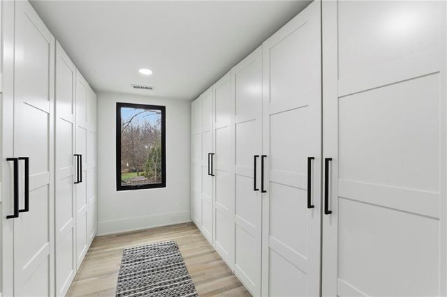 5500 Mission Road, Fairway, KS 66205