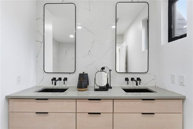 5500 Mission Road, Fairway, KS 66205