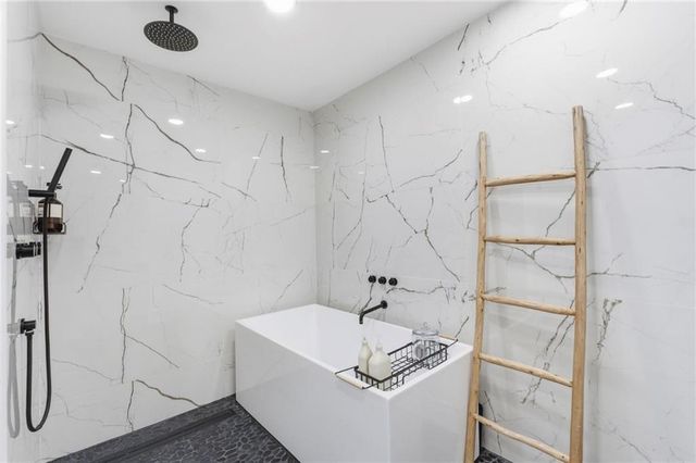 5500 Mission Road, Fairway, KS 66205