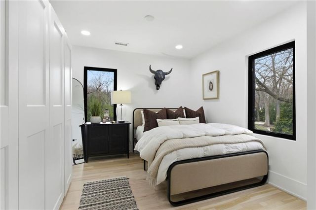 5500 Mission Road, Fairway, KS 66205