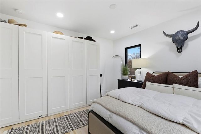 5500 Mission Road, Fairway, KS 66205