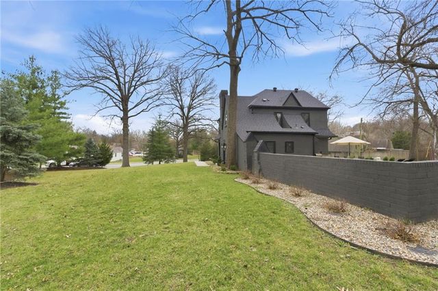 5500 Mission Road, Fairway, KS 66205