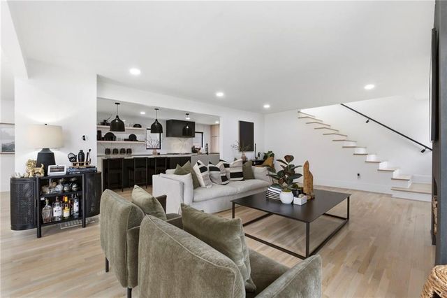 5500 Mission Road, Fairway, KS 66205