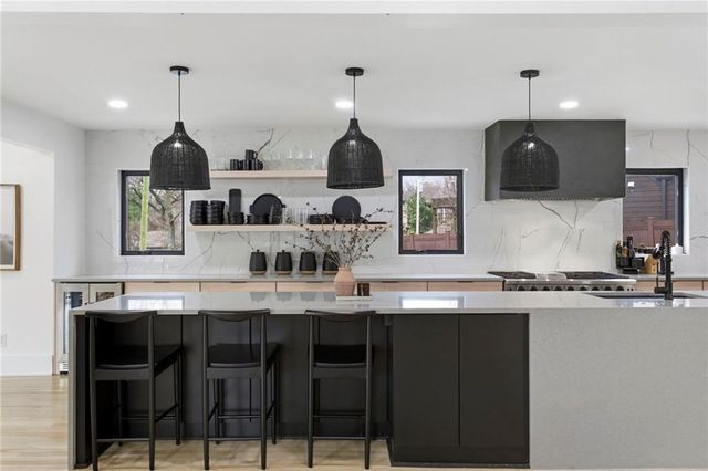 5500 Mission Road, Fairway, KS 66205