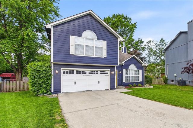 1005 NW PENNINGTON Place, Blue Springs, MO 64015