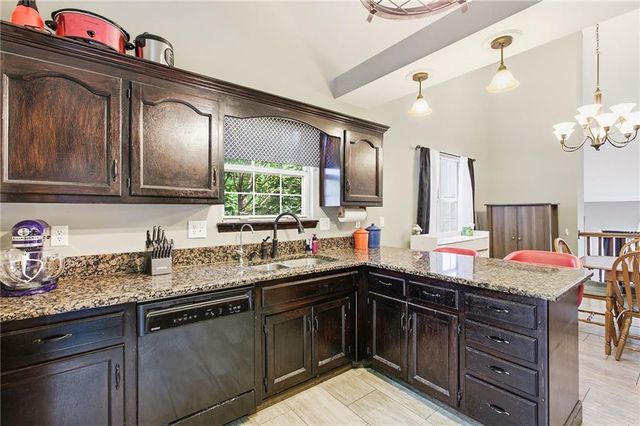 1005 NW PENNINGTON Place, Blue Springs, MO 64015