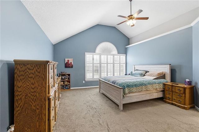 1005 NW PENNINGTON Place, Blue Springs, MO 64015