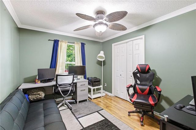 1005 NW PENNINGTON Place, Blue Springs, MO 64015