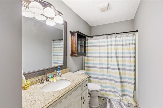 1005 NW PENNINGTON Place, Blue Springs, MO 64015