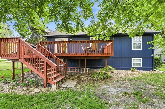 1005 NW PENNINGTON Place, Blue Springs, MO 64015
