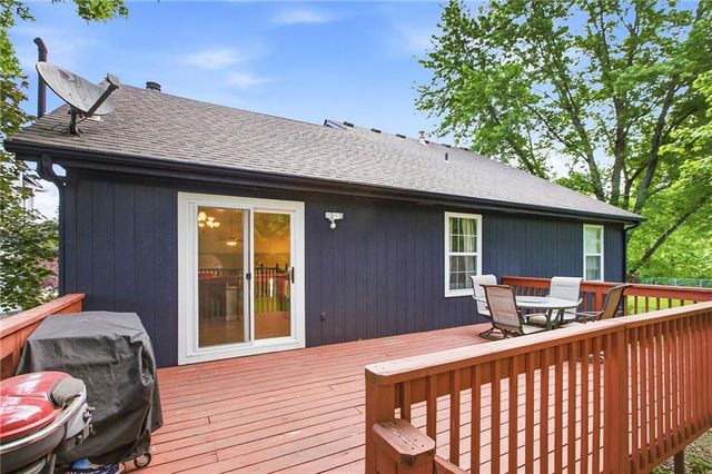 1005 NW PENNINGTON Place, Blue Springs, MO 64015