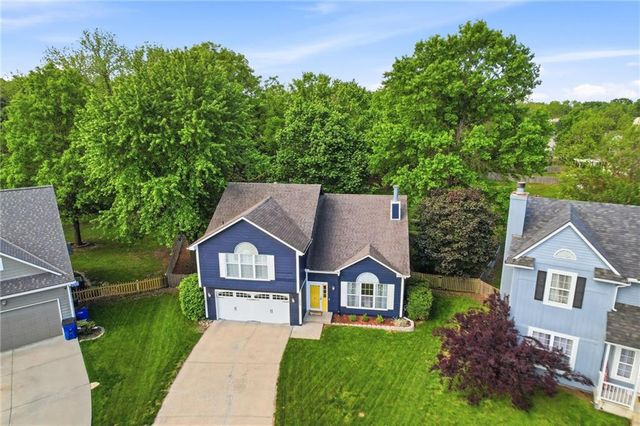 1005 NW PENNINGTON Place, Blue Springs, MO 64015