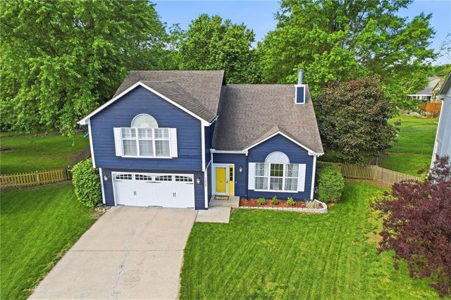 1005 NW PENNINGTON Place, Blue Springs, MO 64015