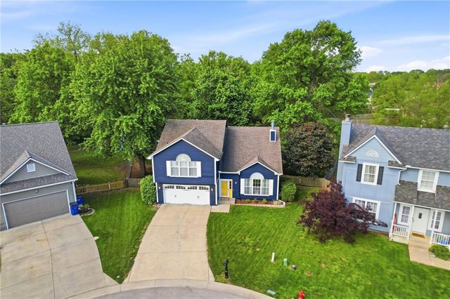 1005 NW PENNINGTON Place, Blue Springs, MO 64015
