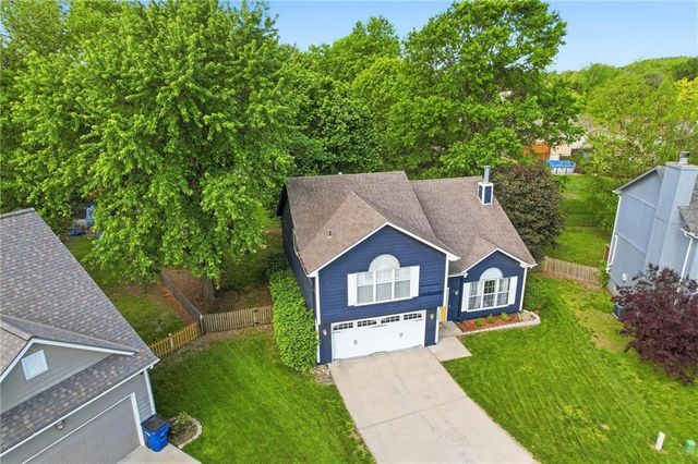 1005 NW PENNINGTON Place, Blue Springs, MO 64015