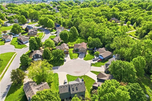 1005 NW PENNINGTON Place, Blue Springs, MO 64015
