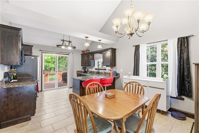 1005 NW PENNINGTON Place, Blue Springs, MO 64015