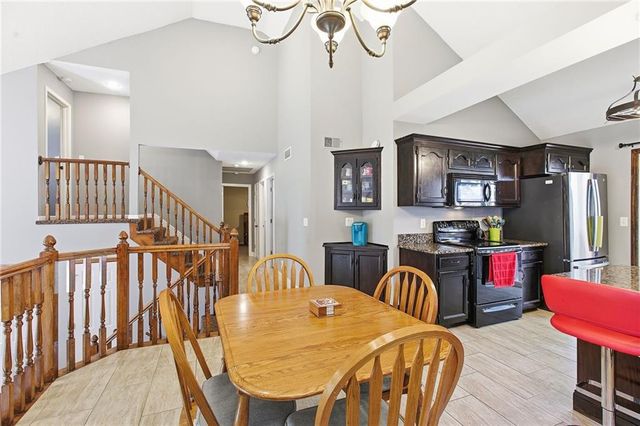 1005 NW PENNINGTON Place, Blue Springs, MO 64015