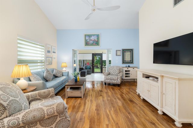 7821 SE Sugar Sand Circle, Hobe Sound, FL 33455