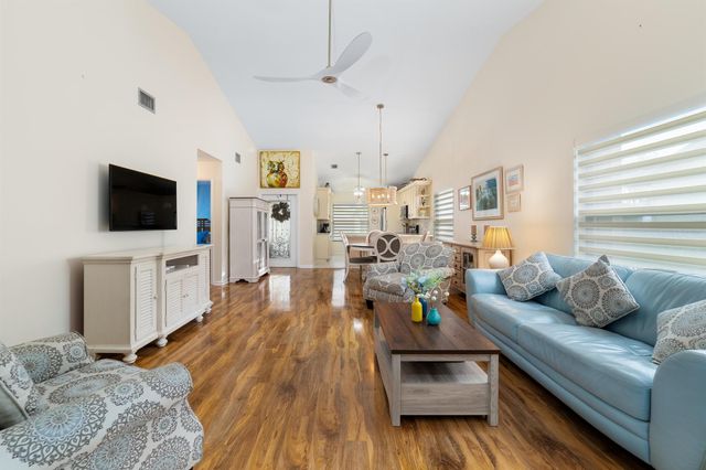 7821 SE Sugar Sand Circle, Hobe Sound, FL 33455