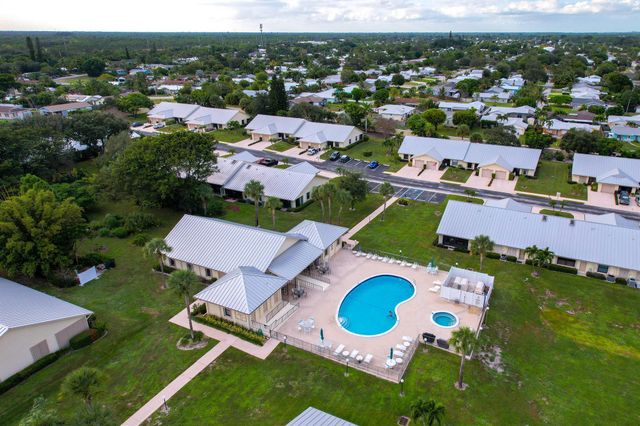 7821 SE Sugar Sand Circle, Hobe Sound, FL 33455